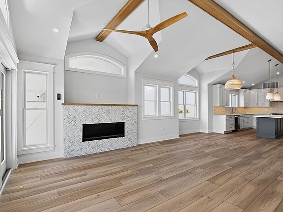 3rd image of 115 45th St W #Sea