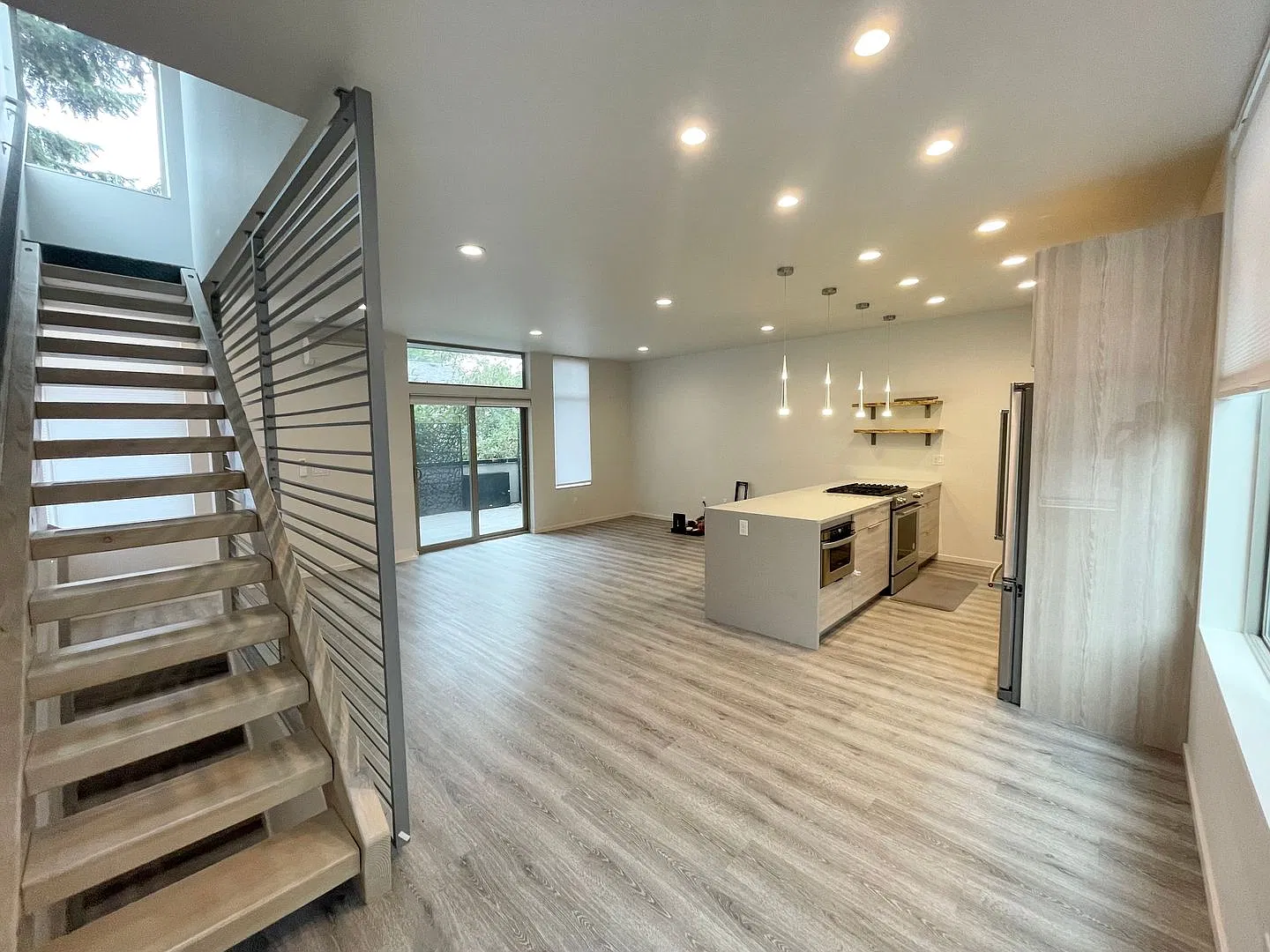 Sophisticated 3 Bedroom Townhome — Photo 4