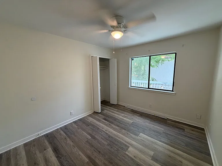 237 Georgia St — Photo 16