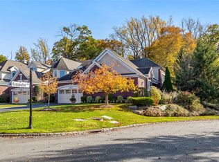 2 Belvedere Ct, Manhasset, NY 11030
