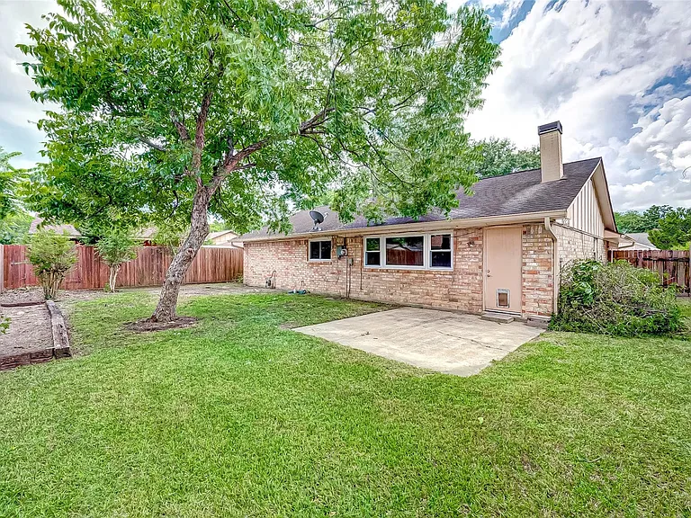 5806 Chrystell Ln — Photo 19