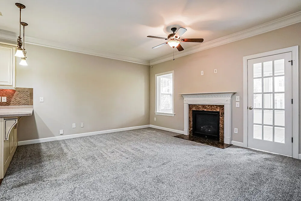 3 bed, 2.5 bath, 2090 sqft, $2,475 — Photo 4