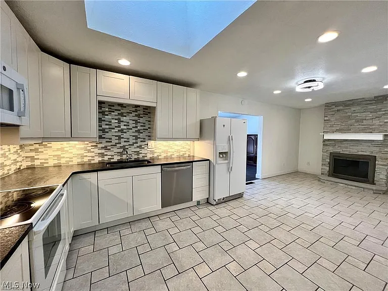 20368 Westwood Dr — Photo 10