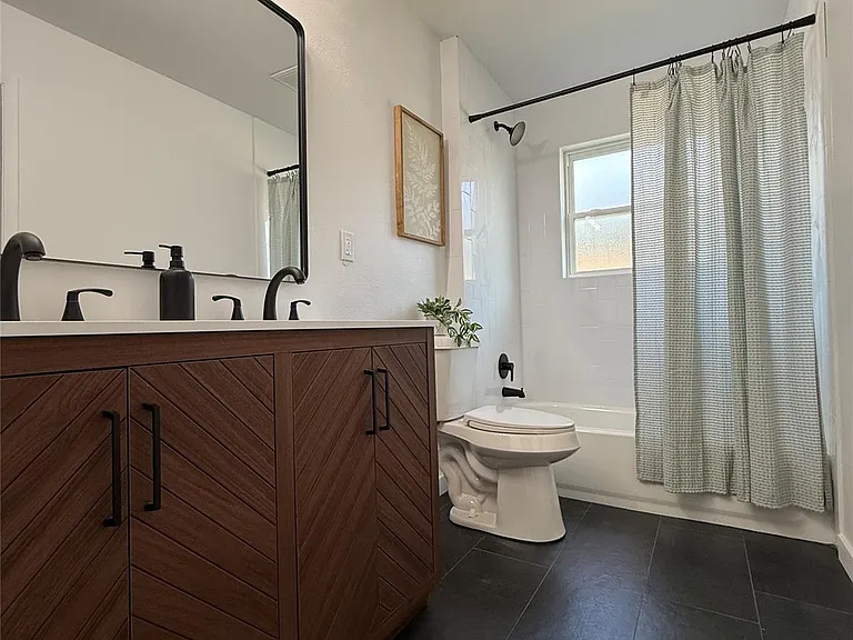 2726 Yale St — Photo 39