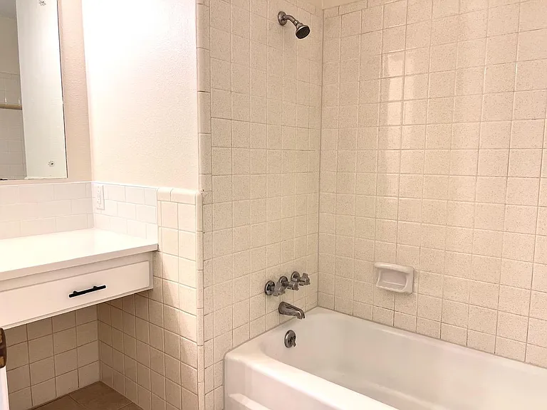 2305 Western Trails Blvd #A — Photo 23