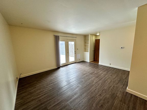 4th image of 601 E Washington St #11338873