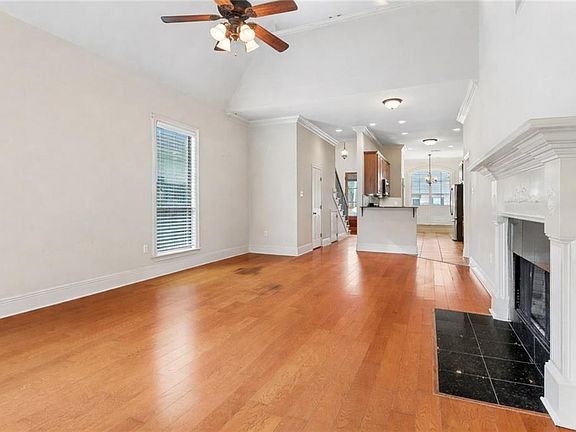 4th image of 2239 10th St