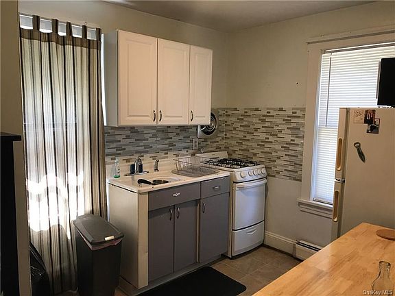 3rd image of 113 Castle Heights Ave #2