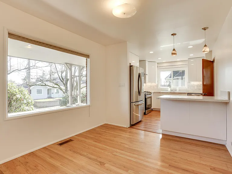 4933 N Concord Ave — Photo 4