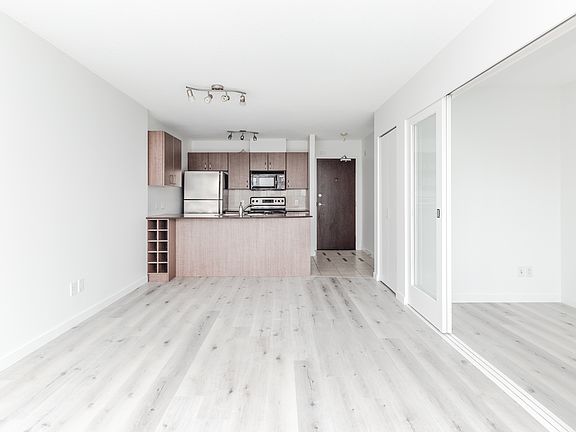 4th image of 610 Granville St #1313