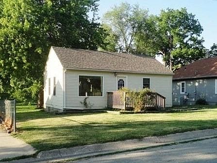 1st image of 111 13th Ave E