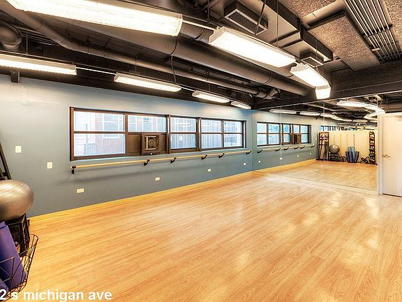 4th image of 1132 S Michigan Ave #1516