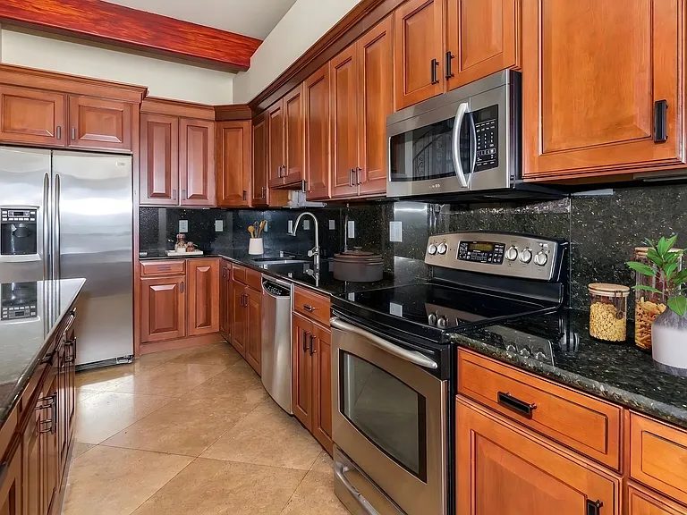 550 W Maryland Ave — Photo 17