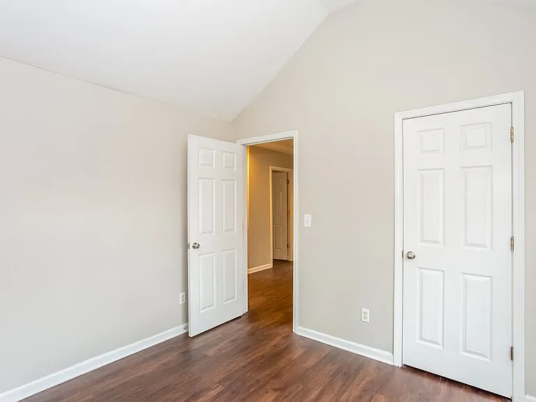 7103 Fox Point Dr — Photo 15