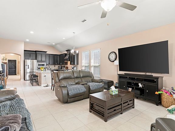 3rd image of 127 Chaco Dr