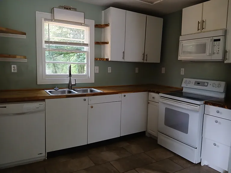 943 Chulio Rd SE — Photo 8
