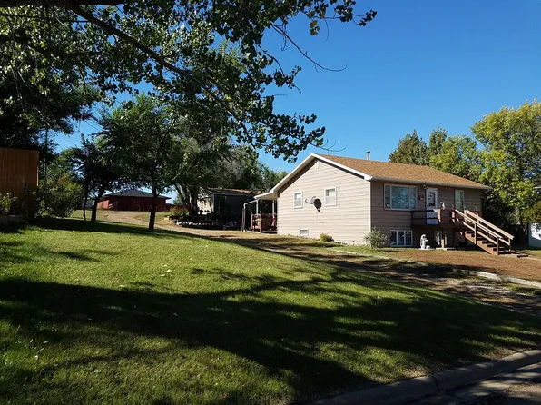 713 S 2nd St W, Baker, MT 59313