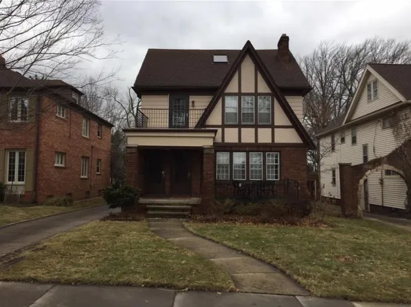 2066 Atkins Ave, Lakewood, OH 44107