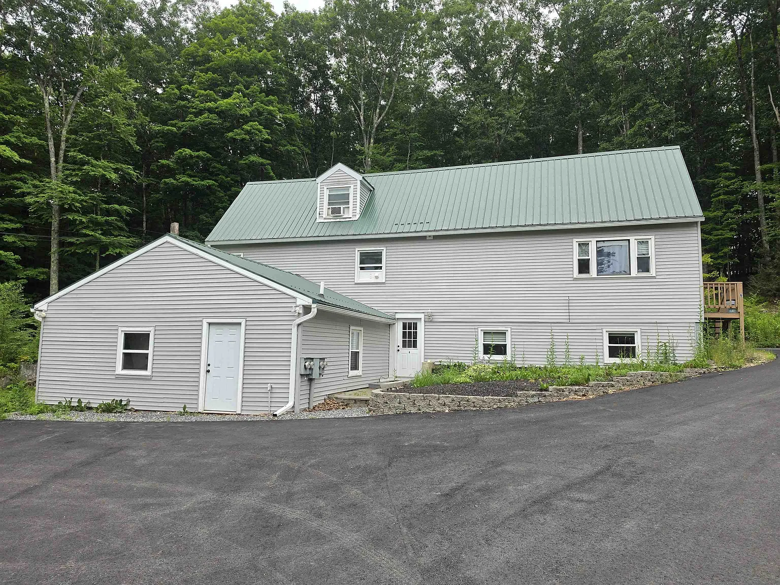 4 bed, 1.0 bath, 1200 sqft, $2,500 — Photo 2