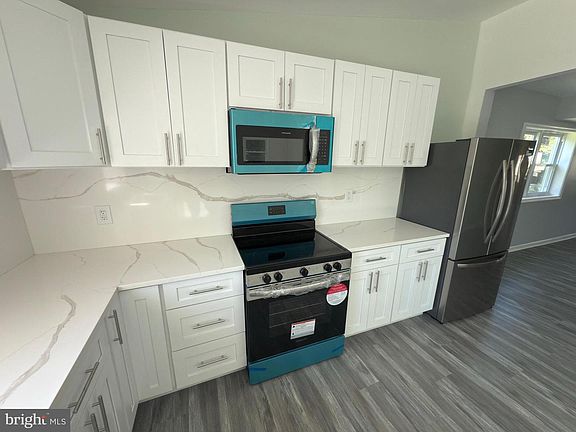 3rd image of 1614 Harman Ave