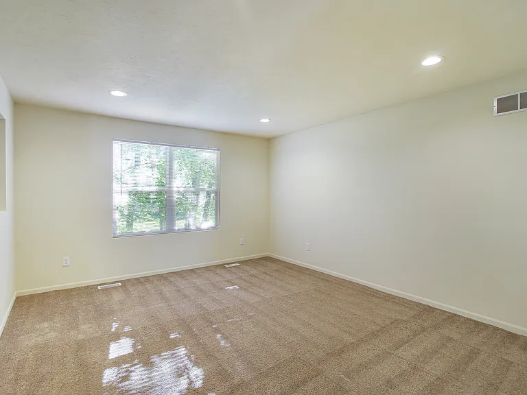 2629 Redwood Ave — Photo 10