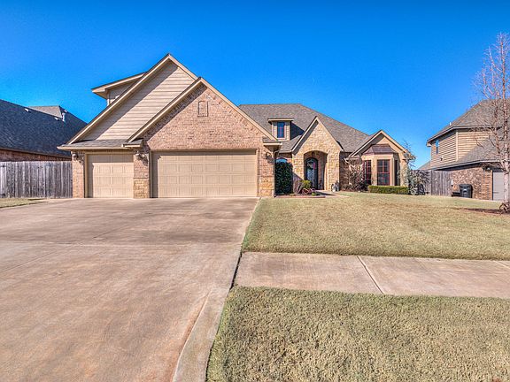 5th image of 1821 Lago Dr