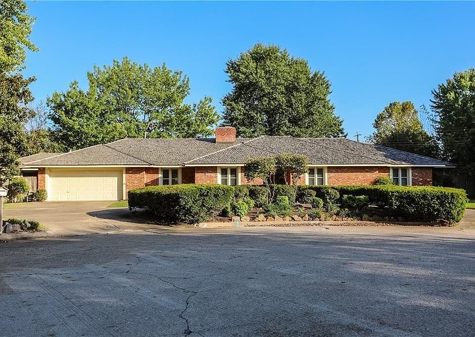 1st image of 2704 W Patti Ln