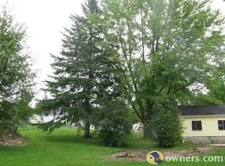 213 E 4th St, Saint Charles, MN 55972