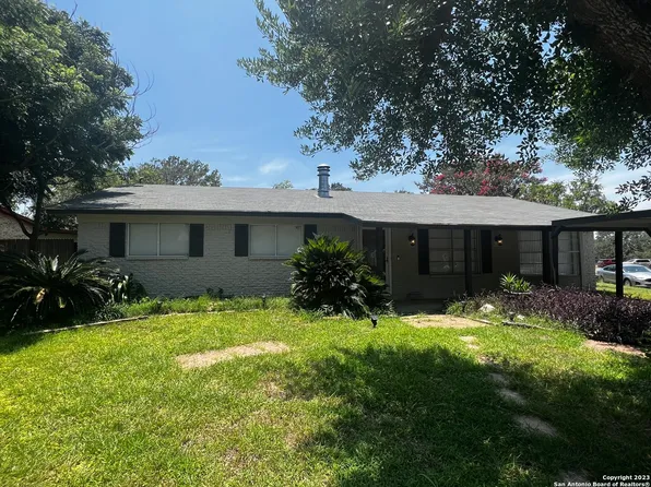 821 VAL VERDE DR, Pleasanton, TX 78064