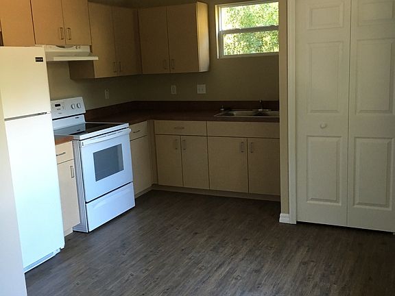 3rd image of 6009 Wayside Dr