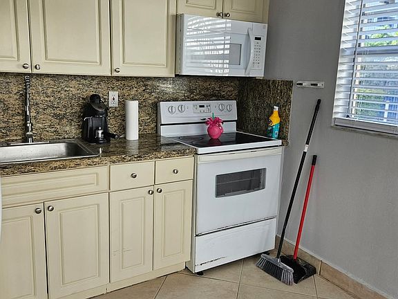 4th image of 1241 NW 6th St APT 1