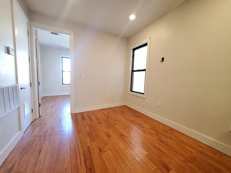 152 Boyd Ave #2A — Photo 3