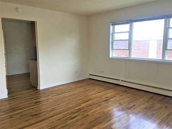 2nd image of 2516 W Foster Ave APT 6