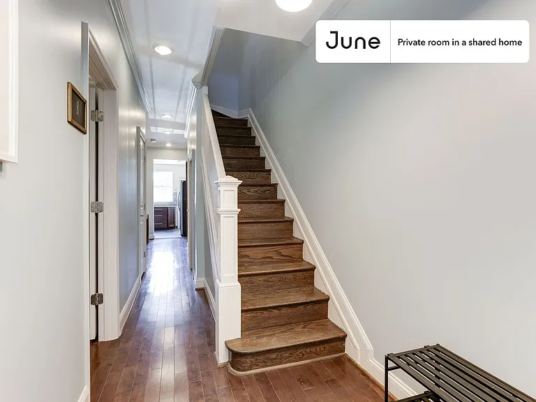 1329 E St NE #A — Photo 8