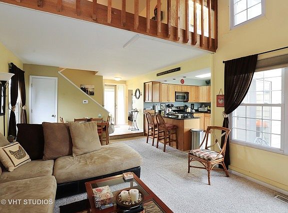 3rd image of 617 Whitney Ct #617