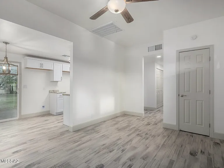 6824 S Burcham Ave — Photo 10