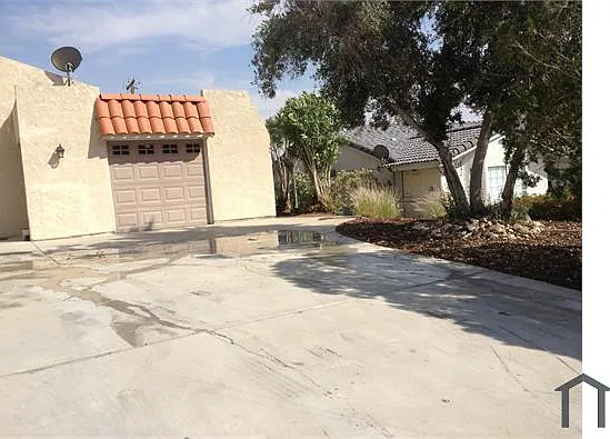3 bed, 1100 sqft, $2,450 — Photo 3