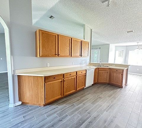 3rd image of 102 Pritchard Dr