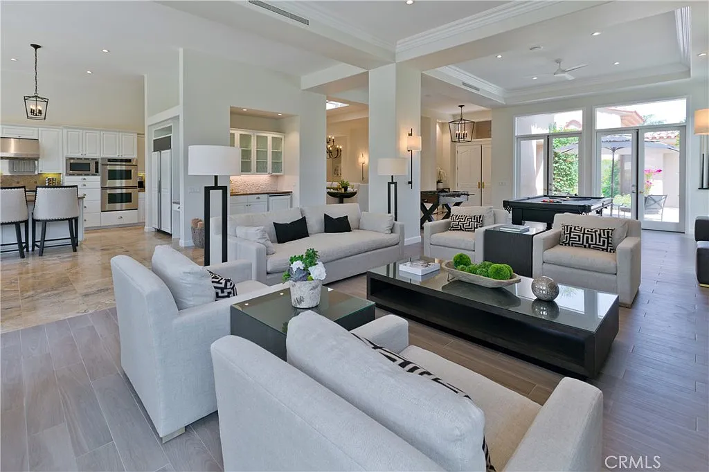 4 bed, 4.5 bath, 3994 sqft, $30,800 — Photo 3