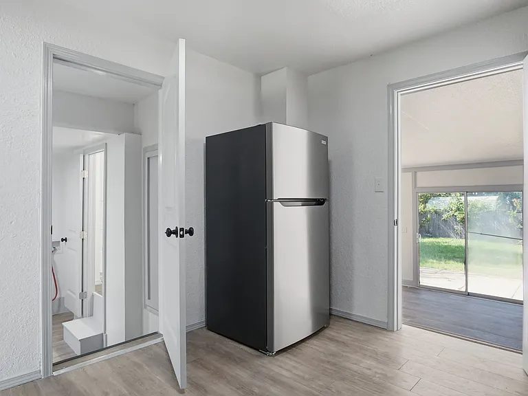 549 E Ercoupe Dr — Photo 16