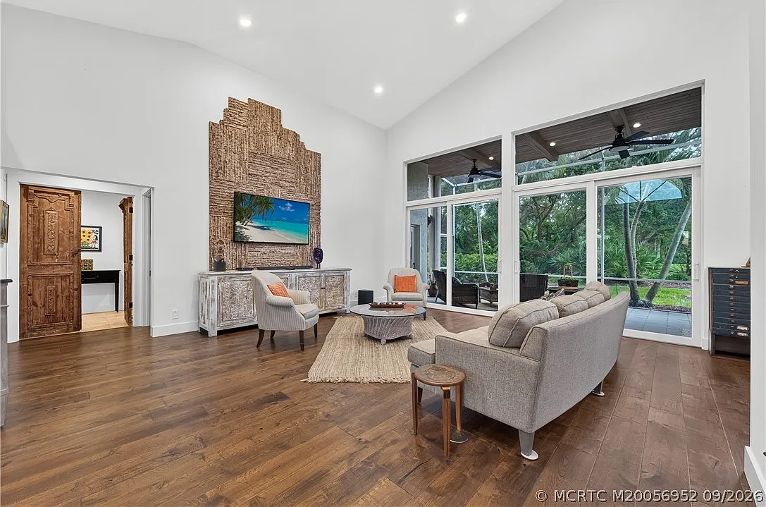 3 bed, 2.5 bath, 2198 sqft, $9,000 — Photo 2