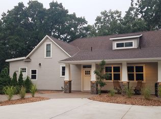 405 1st Ave NE, New London, MN 56273