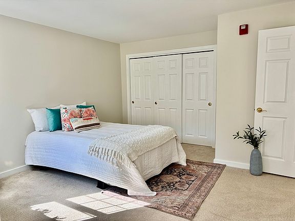 5th image of 34 Meeting House Ln APT 114