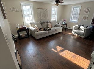 111 Main St, Kingston, NH 03848