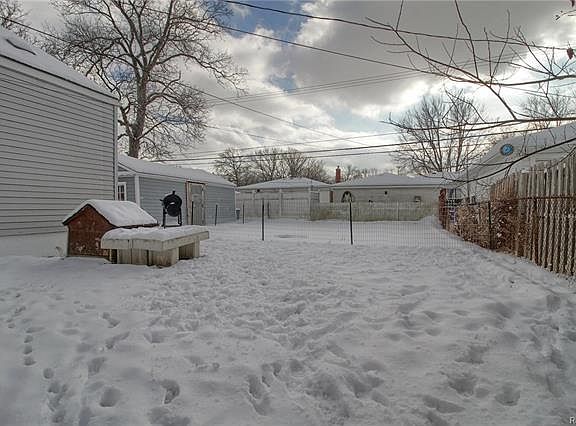 4th image of 20208 Avalon St