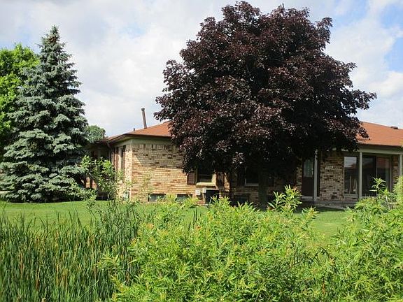3rd image of 15098 Newberry Ct