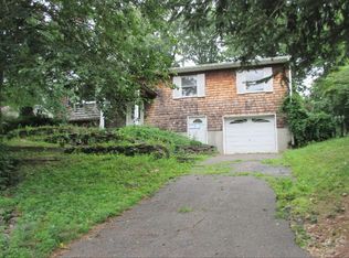 75 Sunburst Dr, Rocky Point, NY 11778