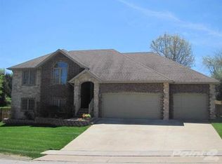 2010 W Shawnee St, Springfield, MO 65810