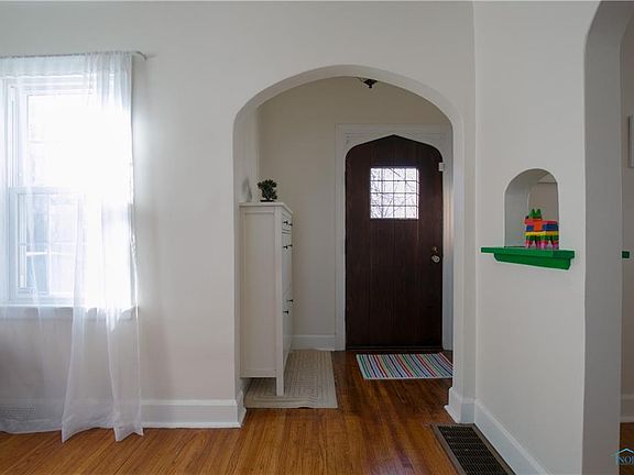 5th image of 2428 Beaufort Ave