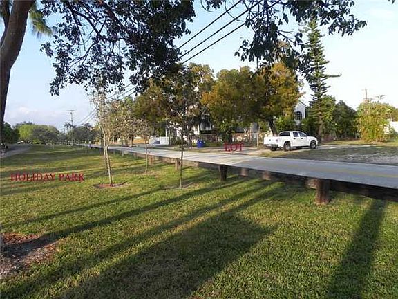 3rd image of 808 NE 14th Avenue